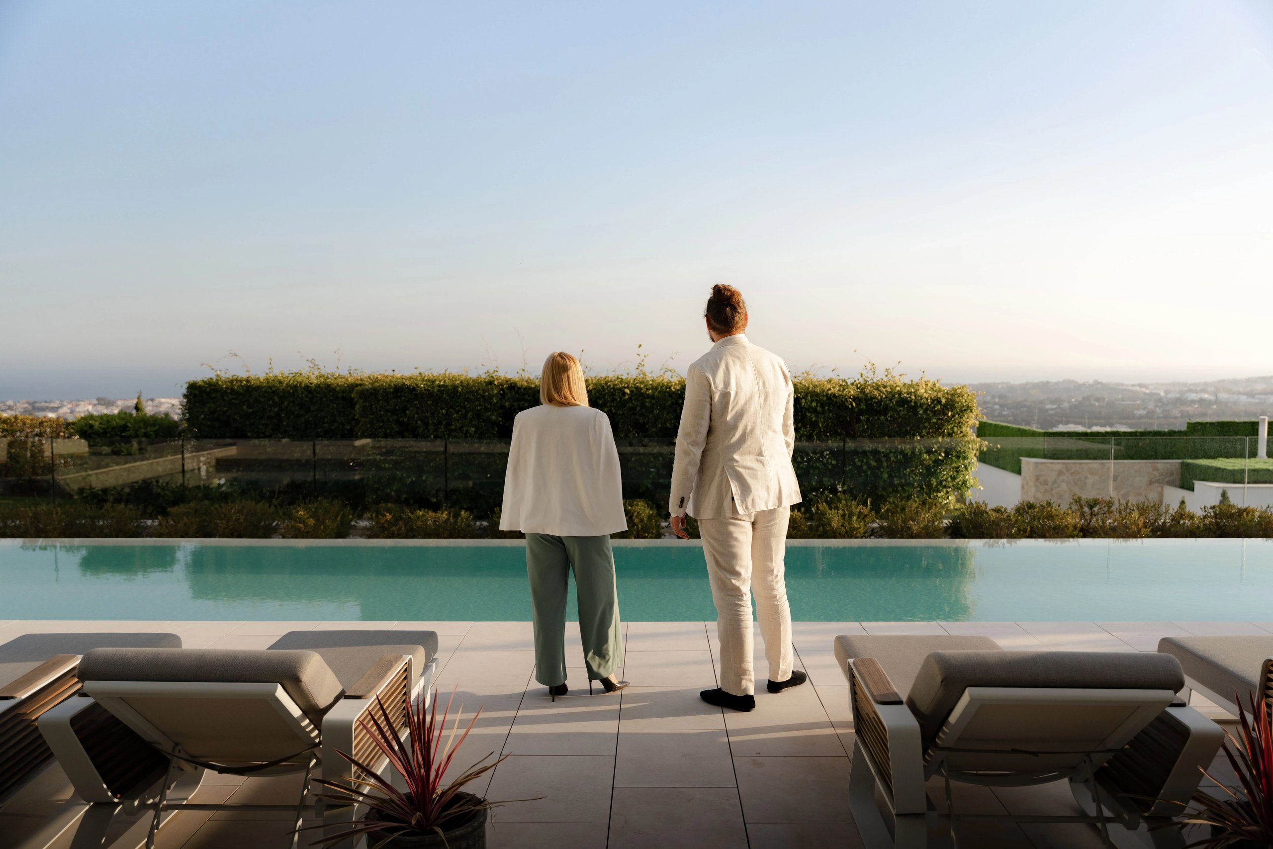 Real estate advisor client consultation